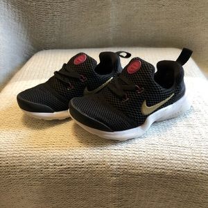 Nike Toddler Free RN 10C
